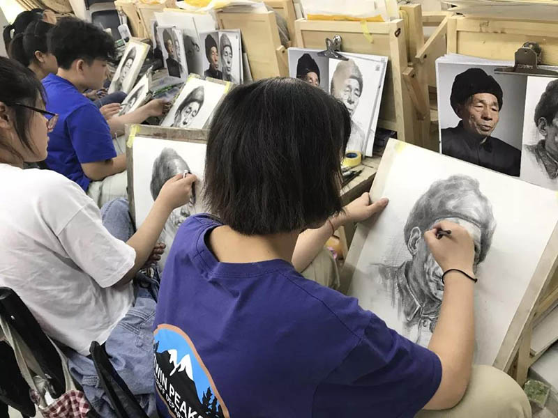 郑州画室,郑州美术高考培训,2019届【笑颜】暑去秋来，陪你从夏天到秋日