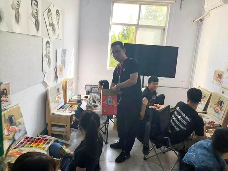郑州画室,郑州美术高考培训,2018中秋节-有说有笑，有月饼
