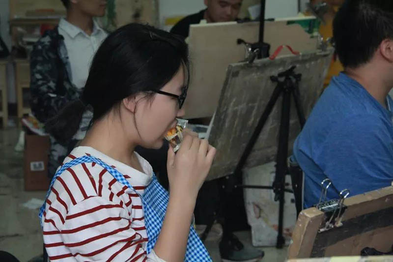 郑州画室,郑州美术高考培训,2018中秋节-有说有笑，有月饼